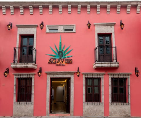 Facade/entrance