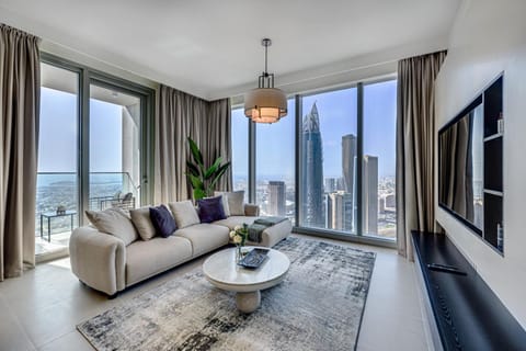TV and multimedia, View (from property/room), Living room, Seating area, City view, Sea view