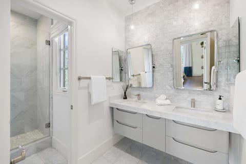 Shower, Bathroom, towels