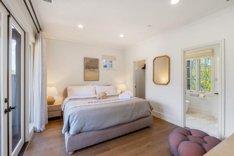 Bed, Photo of the whole room, Bedroom, Garden view, towels