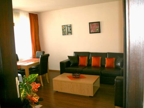 Living room, Decorative detail, Dining area