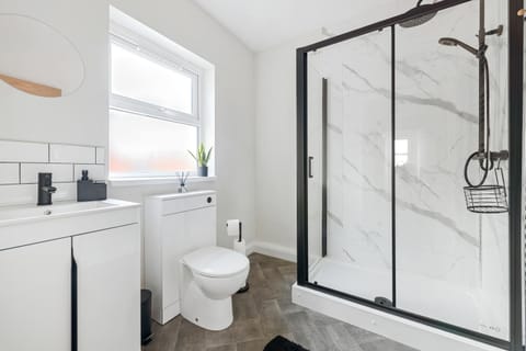 Shower, Toilet, Bathroom