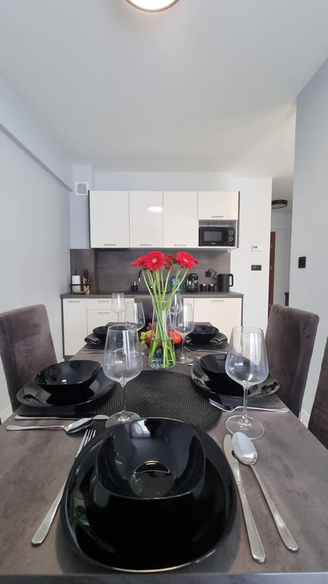 Kitchen or kitchenette, Dining area, pet friendly, stove