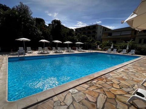 Day, Pool view, Swimming pool, sunbed