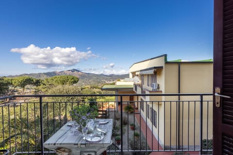Day, Natural landscape, View (from property/room), Balcony/Terrace, Mountain view