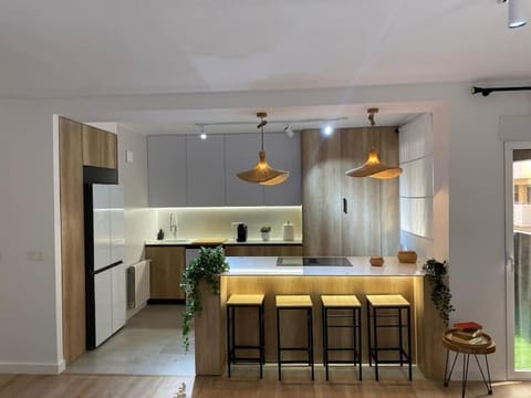 Kitchen or kitchenette, Dining area, dishwasher, minibar, pet friendly, stove