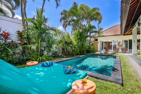 Balcony/Terrace, Swimming pool, sunbed
