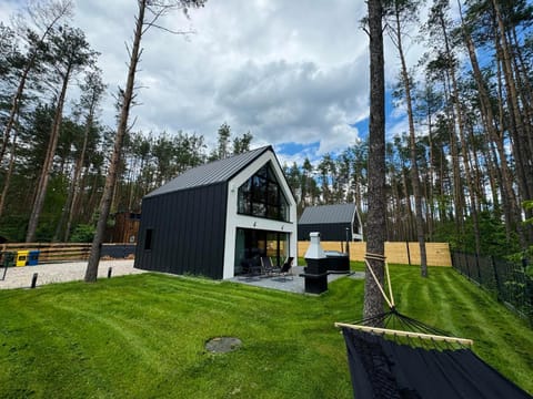 Property building, Spring, Day, Natural landscape, Hot Tub, Balcony/Terrace