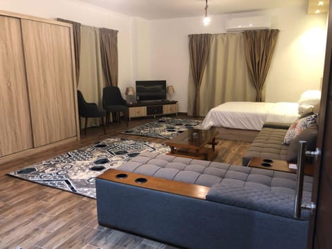 Bed, TV and multimedia, Living room, Photo of the whole room, Bedroom, wardrobe