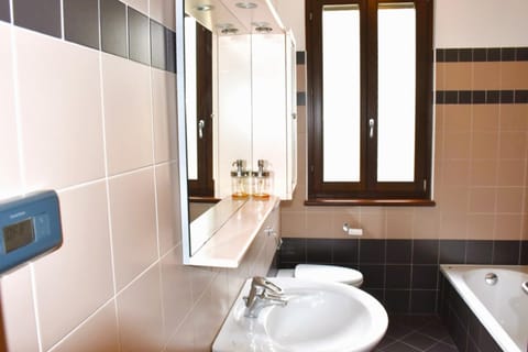 Shower, Toilet, Bathroom, Bath, bidet