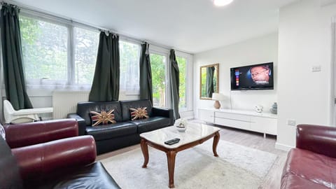 Garden, TV and multimedia, Living room, Other, Decorative detail, Seating area, Evening entertainment