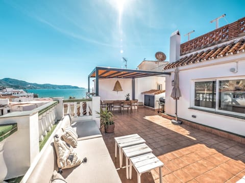 Day, Natural landscape, View (from property/room), Balcony/Terrace, Seating area, Dining area, Mountain view, Sea view