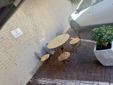Patio, Parking