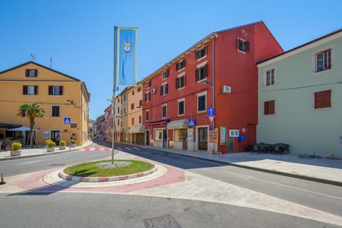 Property building, Day, Street view