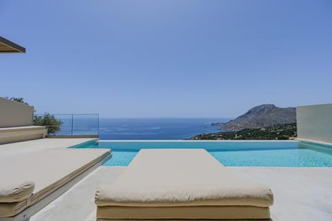Balcony/Terrace, Pool view, Sea view, Swimming pool, sunbed