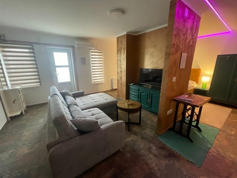 Communal lounge/ TV room, TV and multimedia, Living room, Seating area