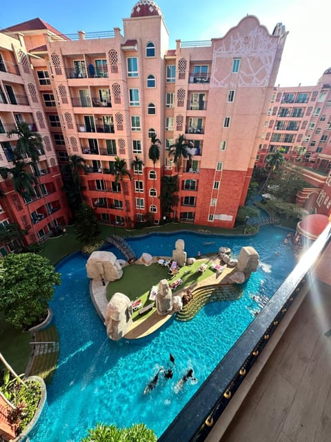 Property building, Day, Pool view, Swimming pool