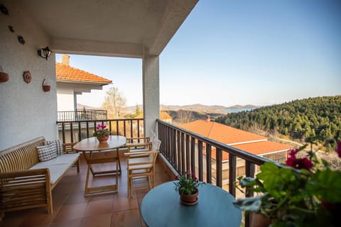 Balcony/Terrace, Lake view, Mountain view