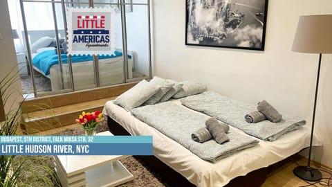 Bed, Living room, Photo of the whole room, Seating area, Bedroom