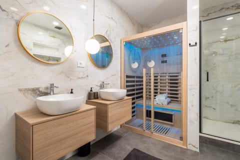 Sauna, Bathroom, towels