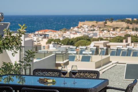 View (from property/room), Balcony/Terrace, City view, Sea view