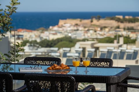 View (from property/room), Balcony/Terrace, City view, Sea view