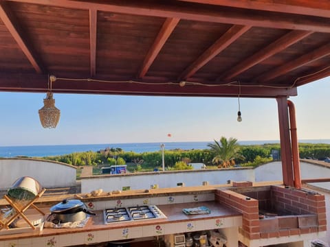 Natural landscape, View (from property/room), Balcony/Terrace, Kitchen or kitchenette, Dining area, Sea view