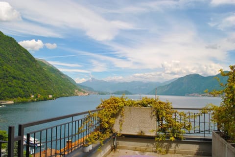 Balcony/Terrace, Lake view