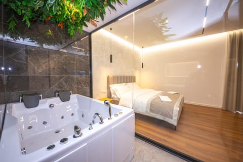 Hot Tub, Bathroom, Bedroom
