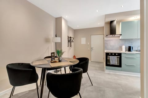 Kitchen or kitchenette, Dining area, pet friendly, stove