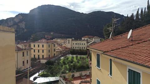 Host Riviera Apartment in Finale Ligure