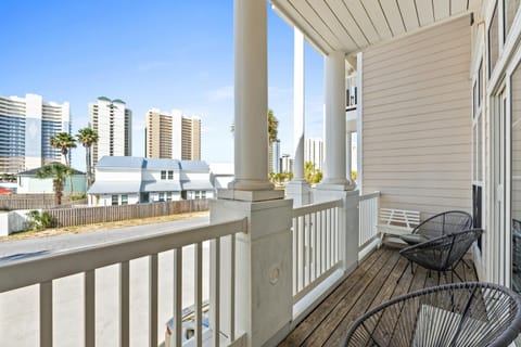 View (from property/room), Balcony/Terrace, Seating area