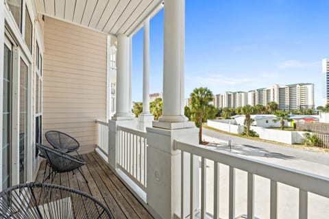 View (from property/room), Balcony/Terrace, Seating area