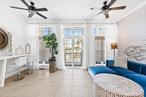 View (from property/room), Balcony/Terrace, Living room, Decorative detail, Seating area