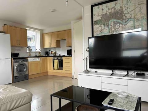 TV and multimedia, Kitchen or kitchenette, Seating area