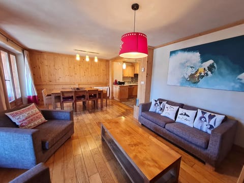Communal lounge/ TV room, Living room