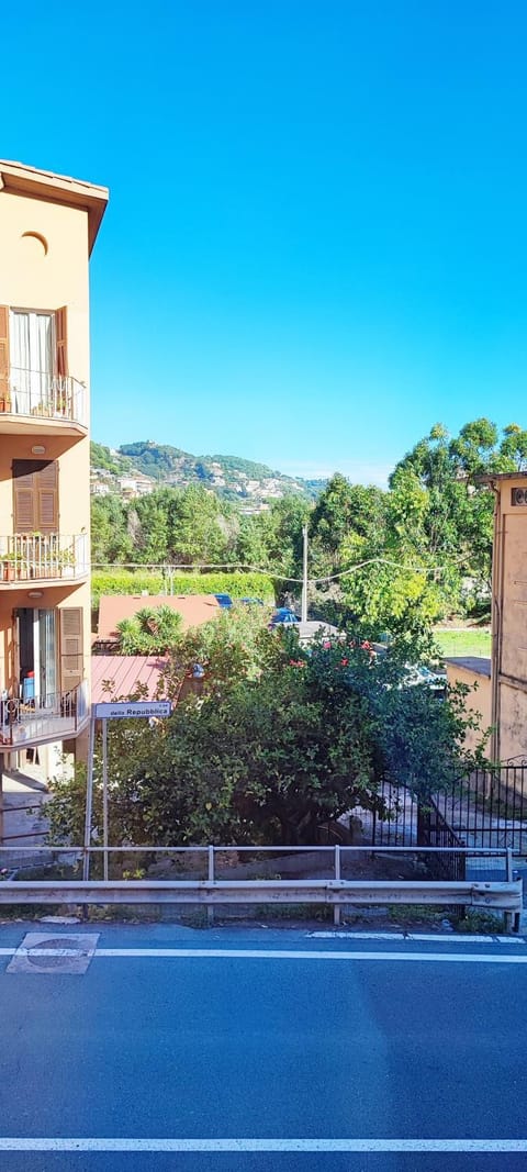 Property building, Day, Neighbourhood, Street view