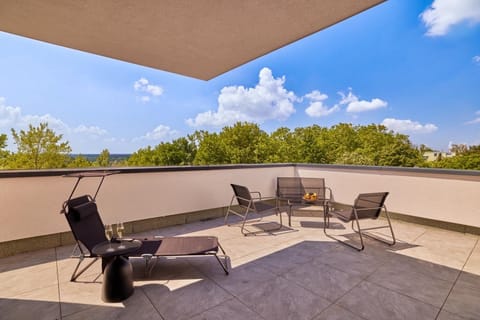 Balcony/Terrace, Seating area, sunbed