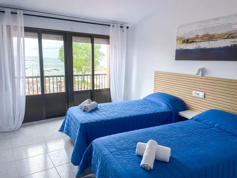 Bed, Photo of the whole room, Bedroom, Sea view