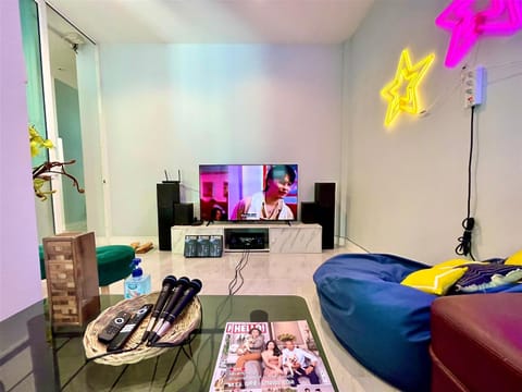 Karaoke, TV and multimedia, Living room, Evening entertainment, Evening entertainment