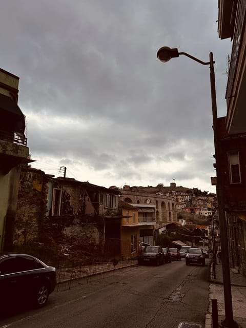 Day, Neighbourhood, City view, Street view, Location, Parking