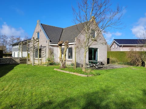 Property building, Spring, Day, Garden, Garden view