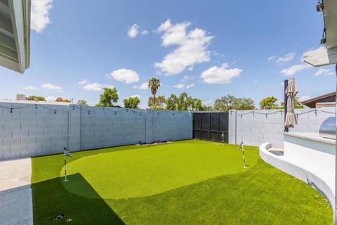 Old Town Fashion(ed)-Pool-Putting Green-BBQ Grill House in Mesa