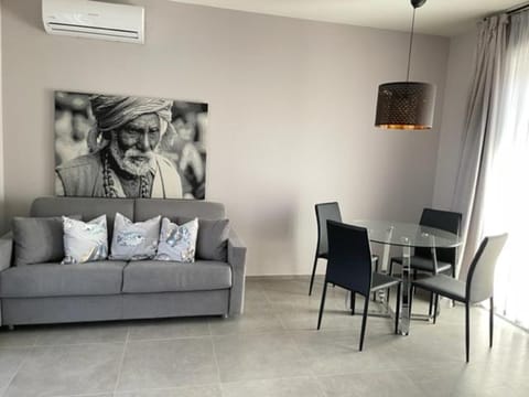 Living room, Seating area, Dining area, air conditioner