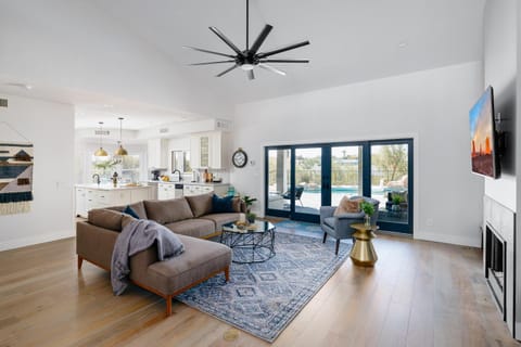 Majestic Mountain Mansion-Pool -Spa & Guest House House in Paradise Valley