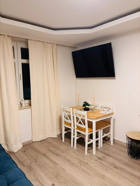 Communal lounge/ TV room, TV and multimedia, Living room, Seating area, Dining area