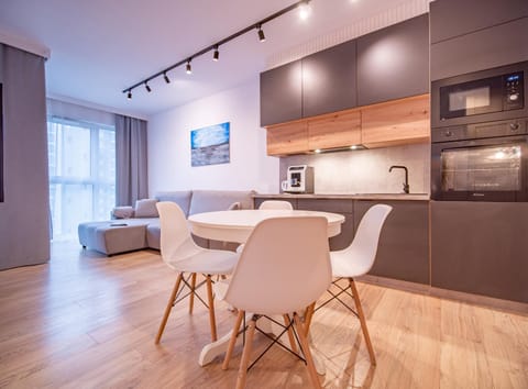 Kitchen or kitchenette, Living room, Seating area, Dining area, pet friendly, stove