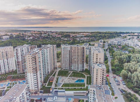 Property building, Day, Neighbourhood, Natural landscape, Bird's eye view, City view, Sea view, Street view, Location