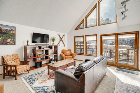 Woodland Park Chalet with Deck, Grill and Mtn Views! House in Woodland Park