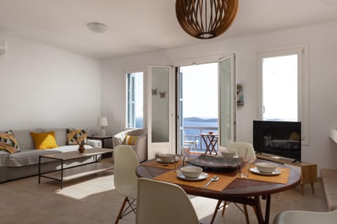 View (from property/room), Seating area, Dining area, Sea view